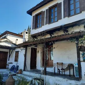 Nikbin Yamaç Konukevi